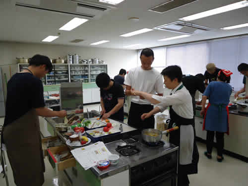 子育て応援講座 旬の野菜を使ったパパの料理教室